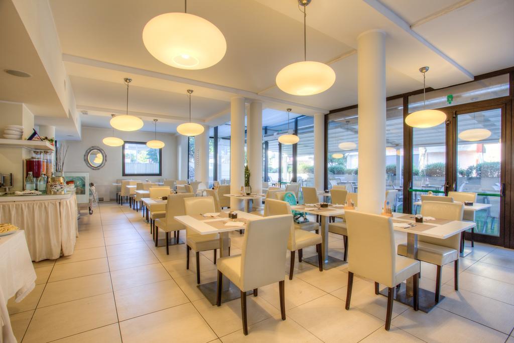 Ferretti Beach Hotel Rimini Extérieur photo