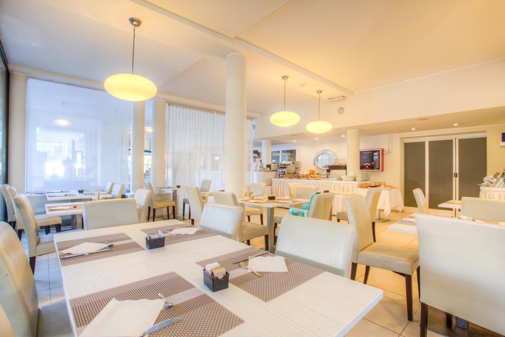 Ferretti Beach Hotel Rimini Extérieur photo