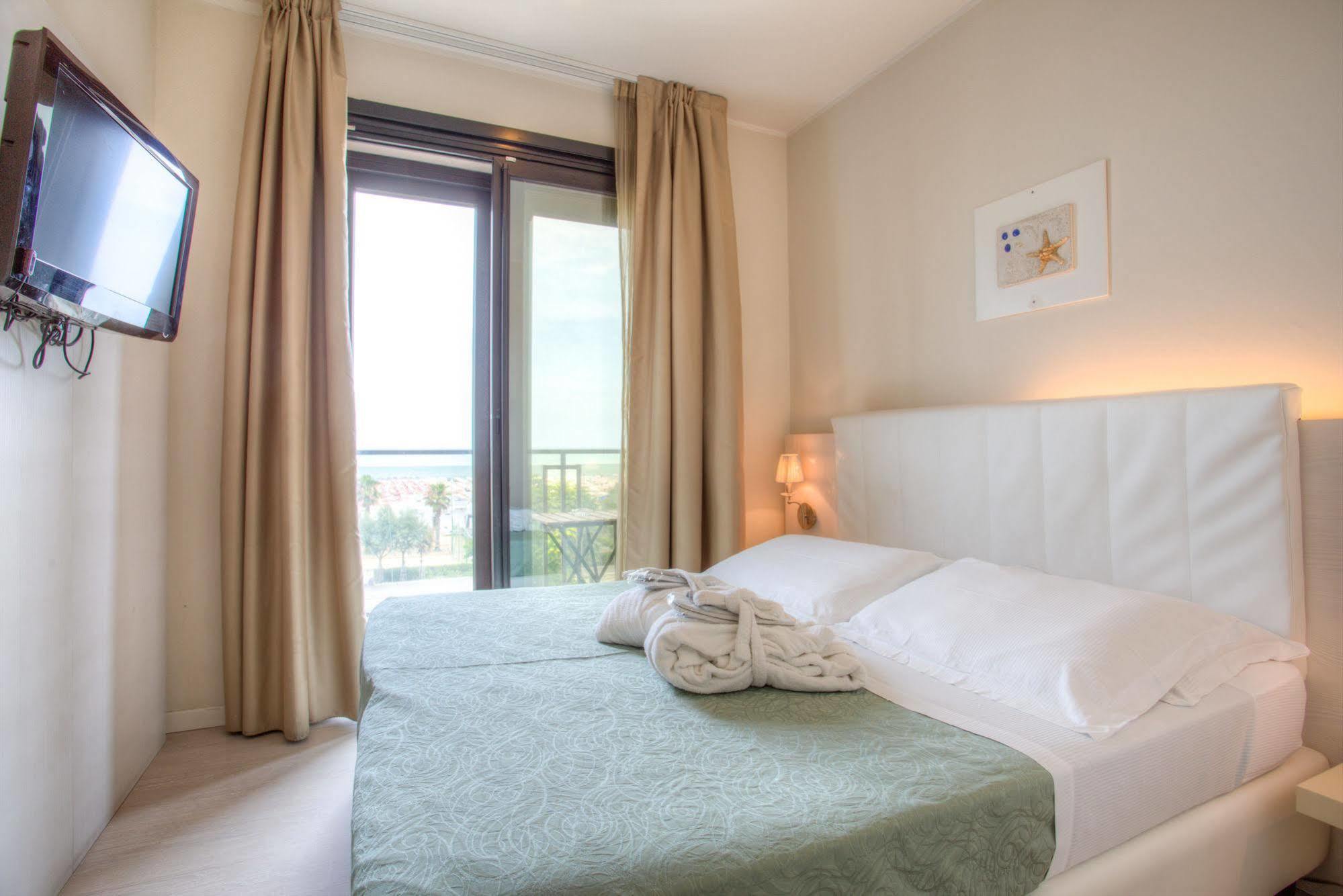 Ferretti Beach Hotel Rimini Extérieur photo