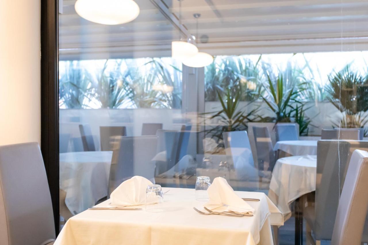 Ferretti Beach Hotel Rimini Extérieur photo
